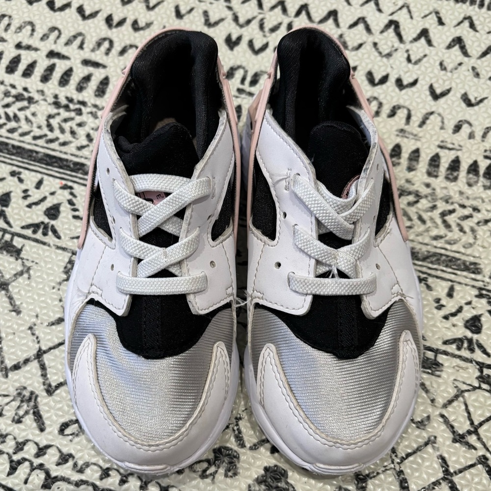 Nike Huarache white black pink